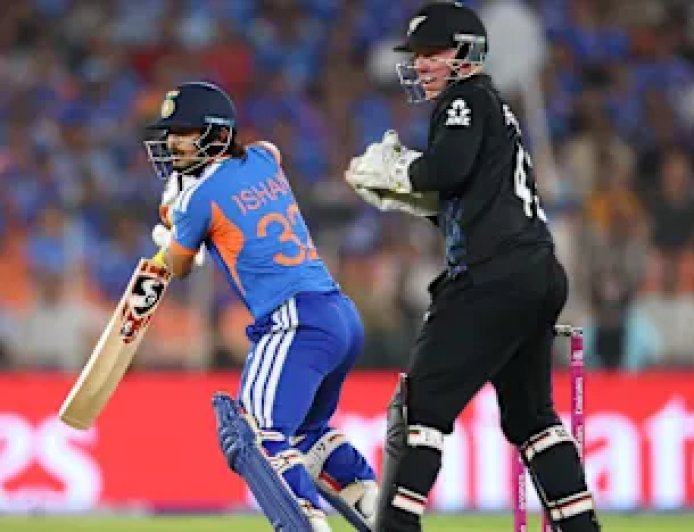 LIVE: India pile on runs, pressure on New Zealand